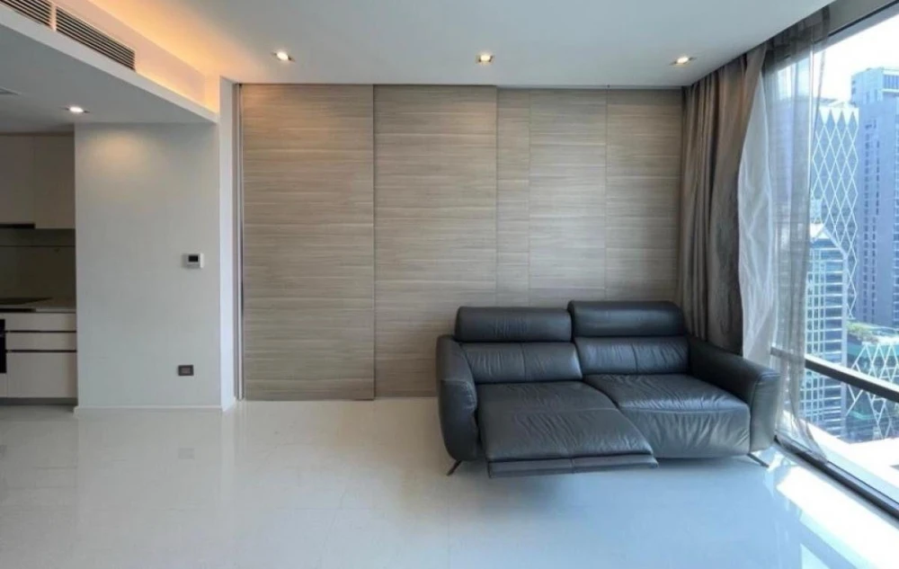 For rent: The Bangkok Sathorn, spacious room with plenty of usable space, complete amenities, beautiful city view, no blocking, reserve now!