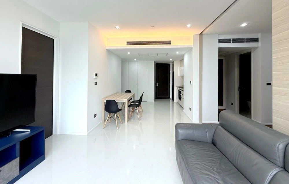 For rent: The Bangkok Sathorn, spacious room with plenty of usable space, complete amenities, beautiful city view, no blocking, reserve now!