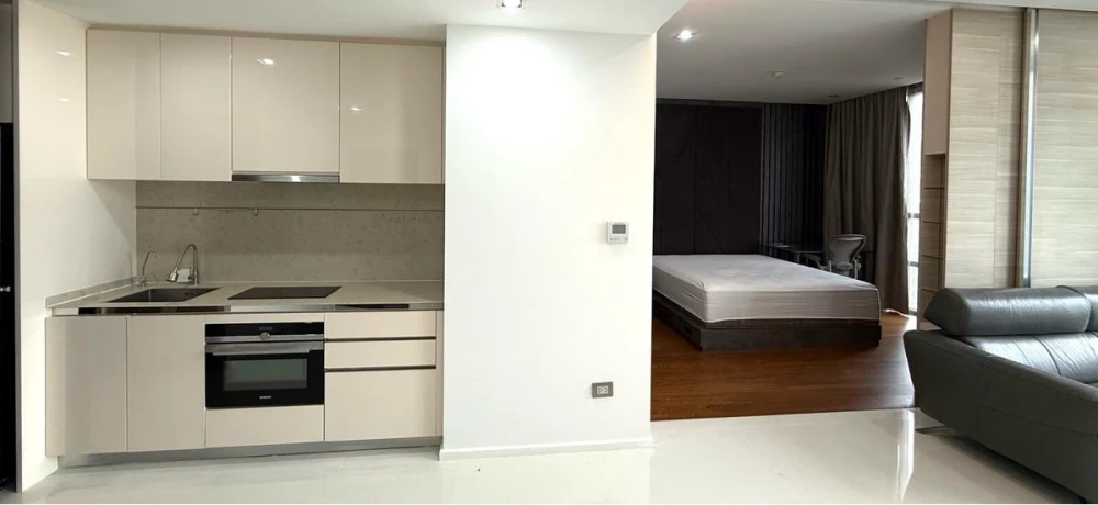 For rent: The Bangkok Sathorn, spacious room with plenty of usable space, complete amenities, beautiful city view, no blocking, reserve now!