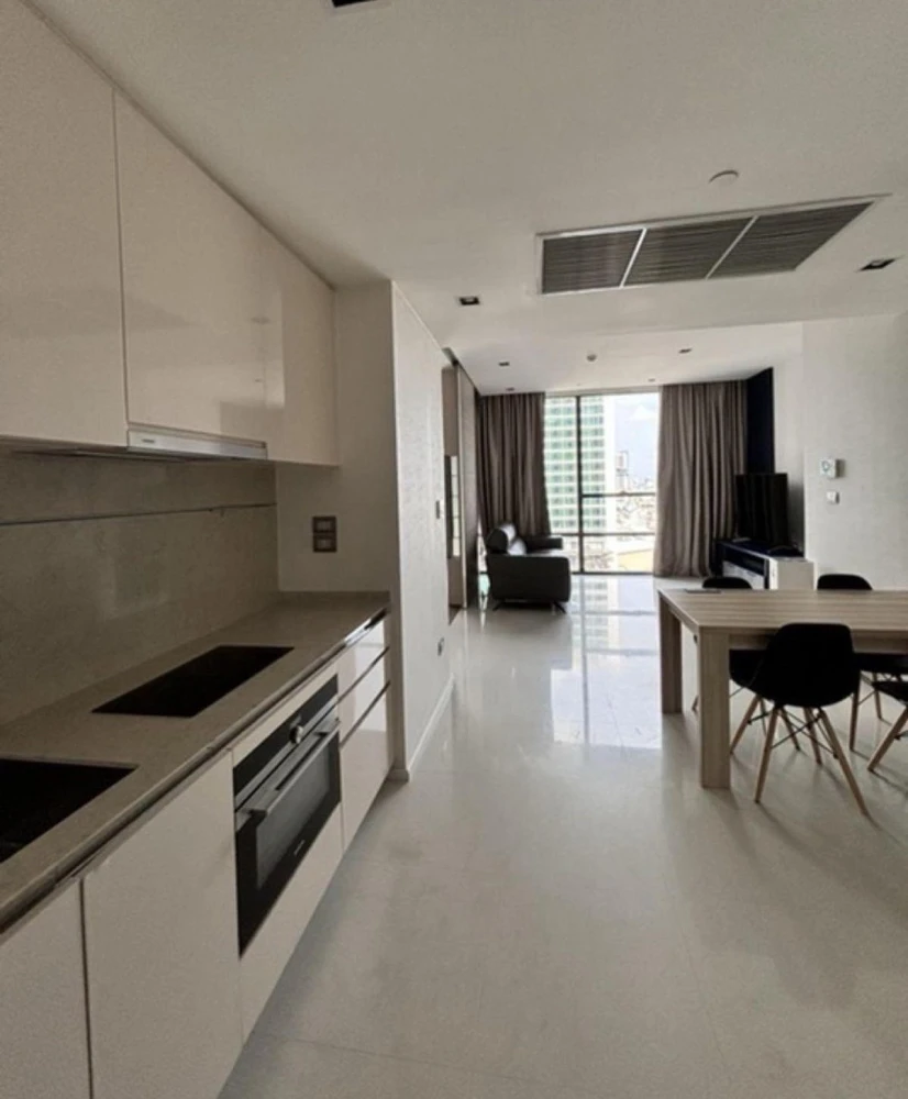 For rent: The Bangkok Sathorn, spacious room with plenty of usable space, complete amenities, beautiful city view, no blocking, reserve now!