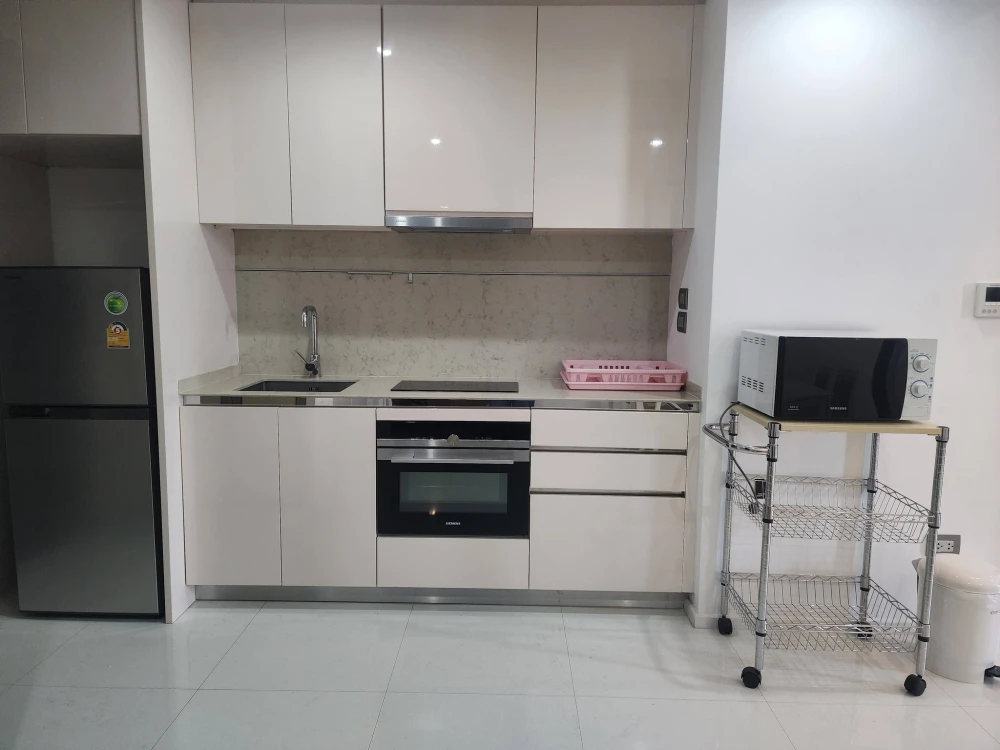 For rent: The Bangkok Sathorn, a nice room with plenty of usable space, good location, convenient transportation, book now!