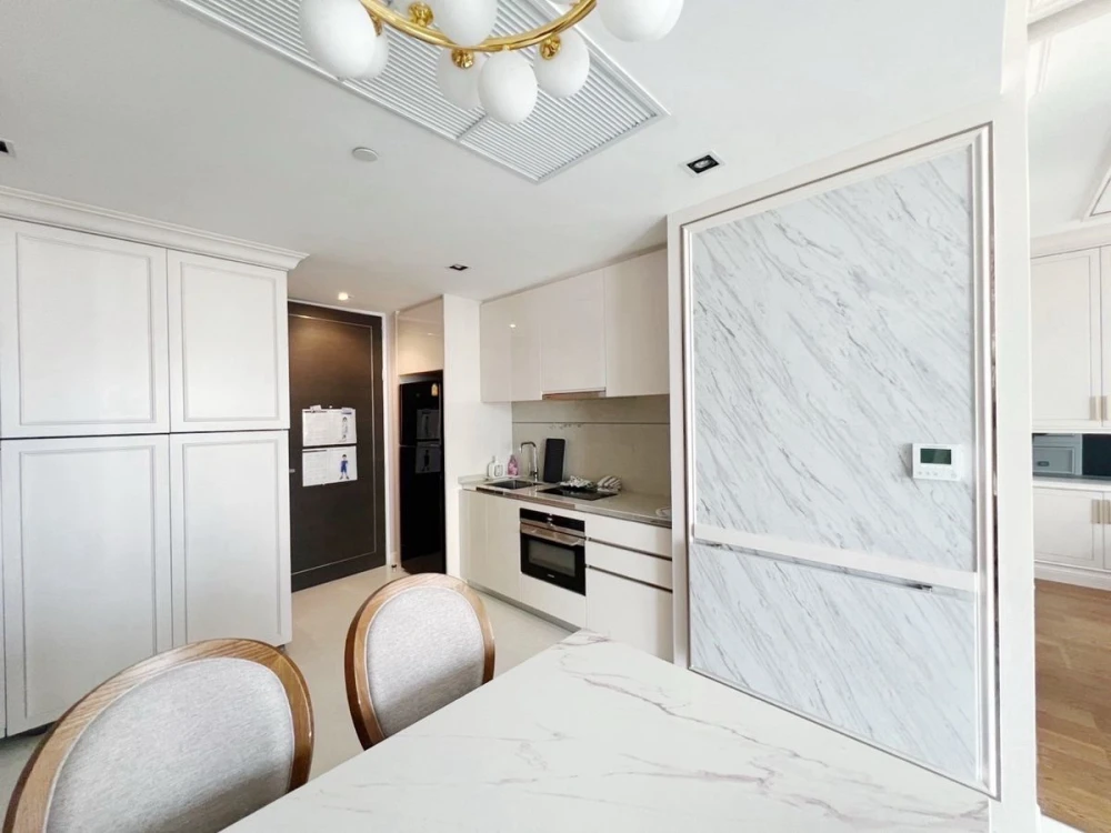 For rent: The Bangkok Sathorn, beautiful room, fully furnished, spacious, comfortable, reserve now, don't miss out!