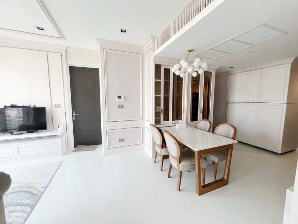 For rent: The Bangkok Sathorn, beautiful room, fully furnished, spacious, comfortable, reserve now, don't miss out!
