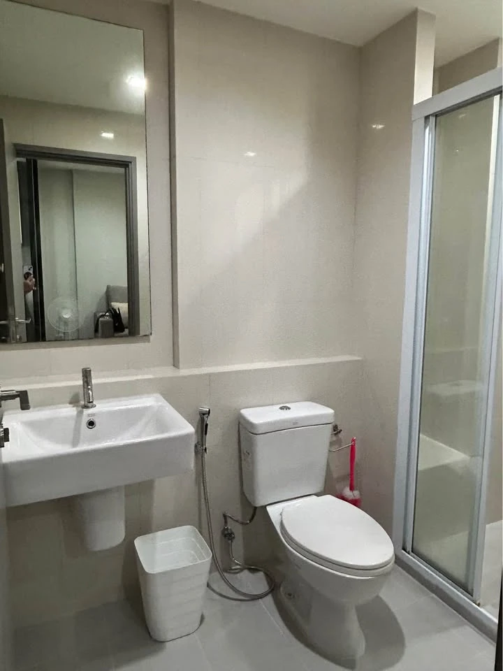 For rent: The Base Central Pattaya, 18th floor, partial sea view! Furnished with premium furniture and fully equipped with appliances for your comfort