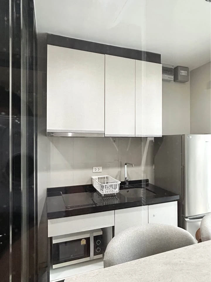 For rent: The Base Central Pattaya, 18th floor, partial sea view! Furnished with premium furniture and fully equipped with appliances for your comfort