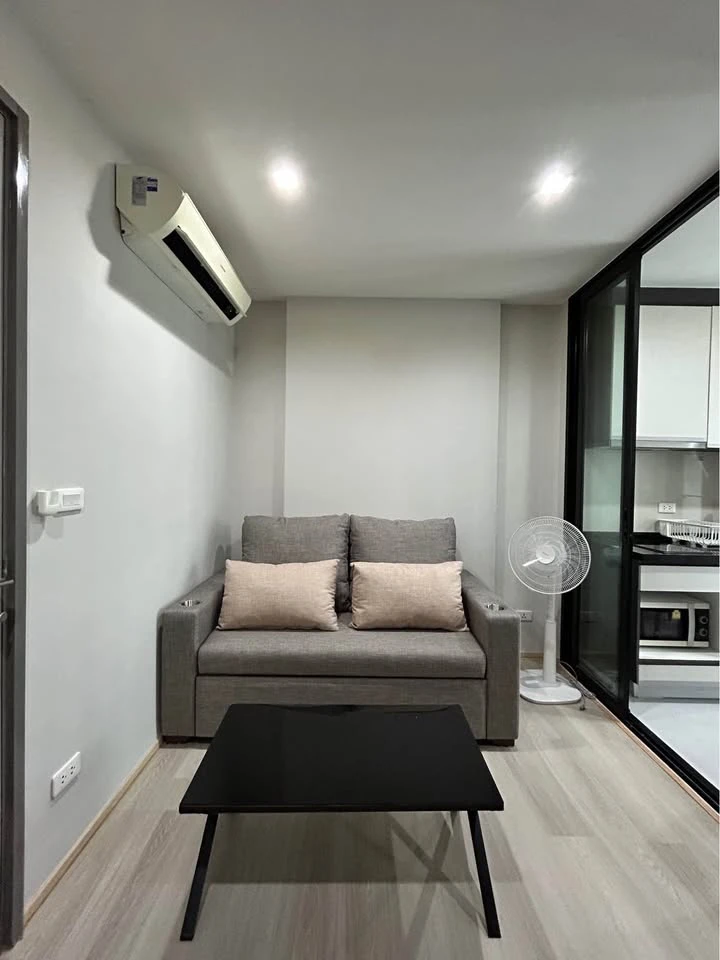 For rent: The Base Central Pattaya, 18th floor, partial sea view! Furnished with premium furniture and fully equipped with appliances for your comfort