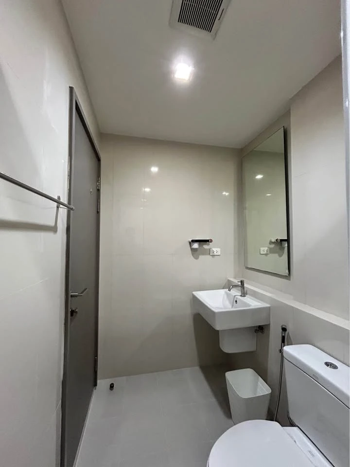 For rent: The Base Central Pattaya, 18th floor, partial sea view! Furnished with premium furniture and fully equipped with appliances for your comfort