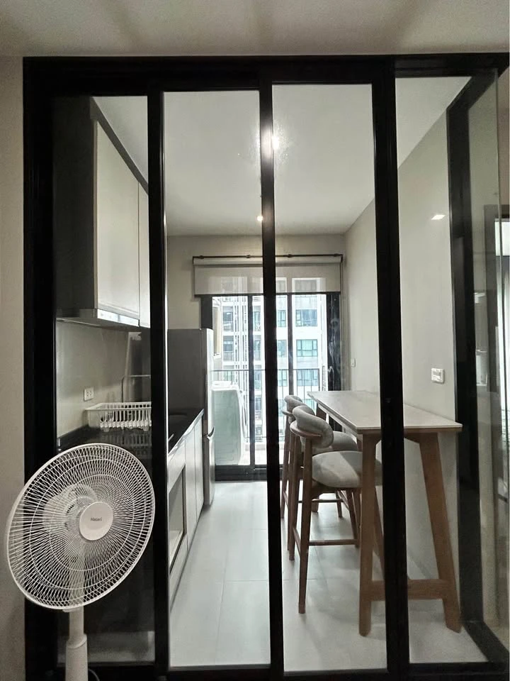 For rent: The Base Central Pattaya, 18th floor, partial sea view! Furnished with premium furniture and fully equipped with appliances for your comfort