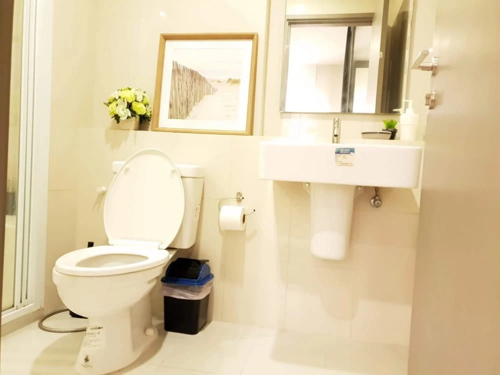 For rent: The Base Central Pattaya, pool view, with washing machine in the room. Ready to move in immediately.