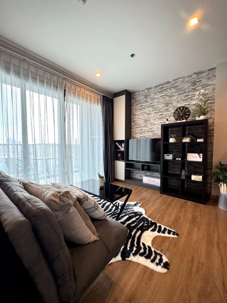 For rent The Base Central Pattaya, spacious room, lots of usable space, comes with complete facilities, beautiful view, don't miss it.