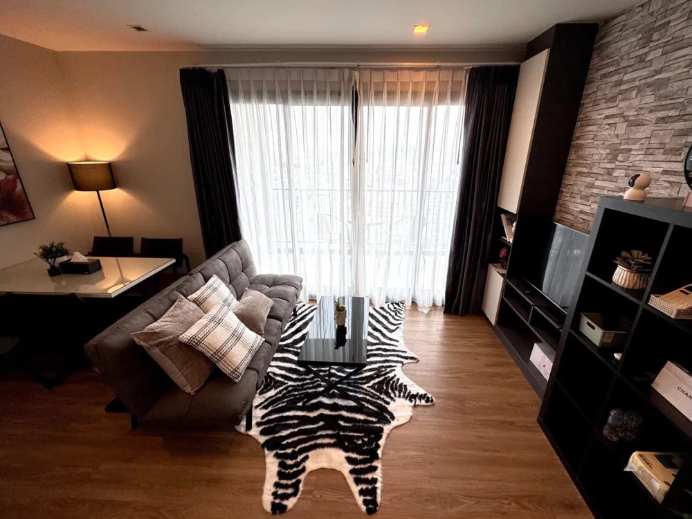 For rent The Base Central Pattaya, spacious room, lots of usable space, comes with complete facilities, beautiful view, don't miss it.