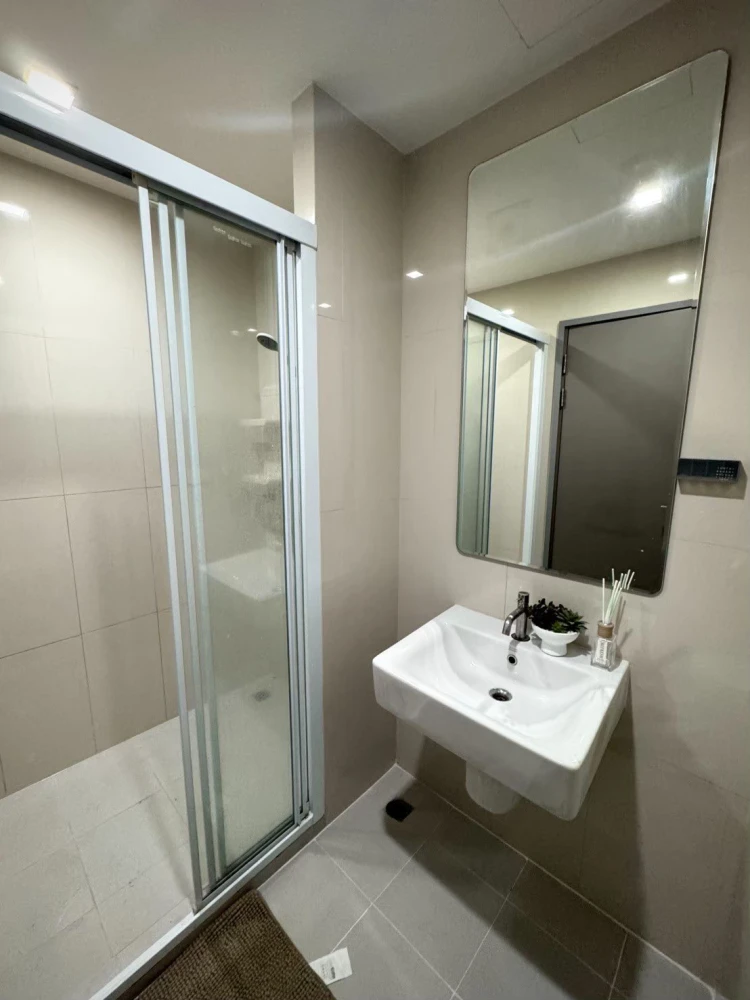 For rent The Base Central Pattaya, spacious room, lots of usable space, comes with complete facilities, beautiful view, don't miss it.