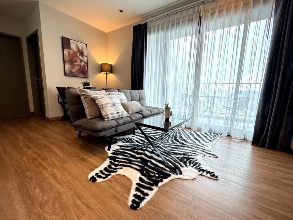 For rent The Base Central Pattaya, spacious room, lots of usable space, comes with complete facilities, beautiful view, don't miss it.