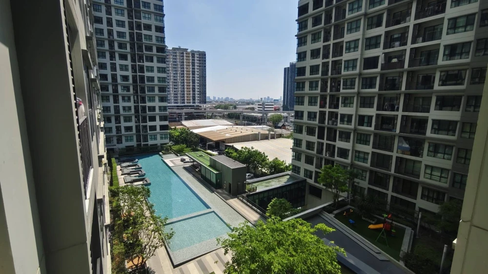 For rent: The BASE Chaengwattana, 9th floor, pool view, fully furnished, very livable. Book now!