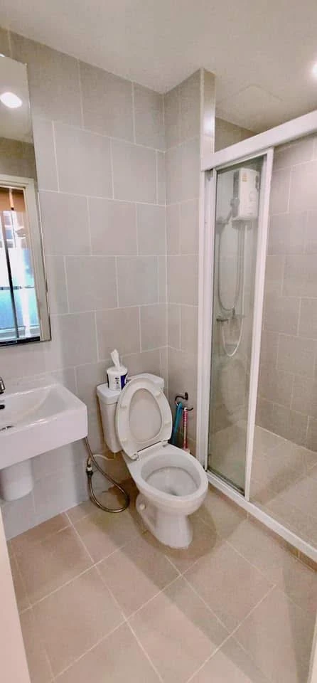For rent: The BASE Chaengwattana, high floor unit, ready to move in. Just bring your suitcase! Affordable price. Don't miss out!+++