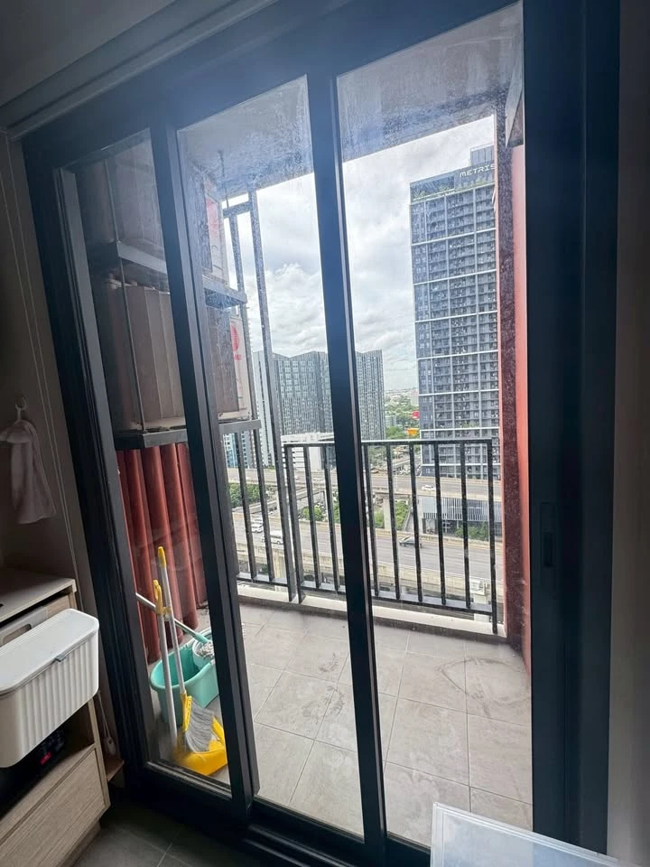 For rent: THE BASE Garden-Rama 9, 17th floor, fully furnished room, nice to live in, book now, don't miss out.