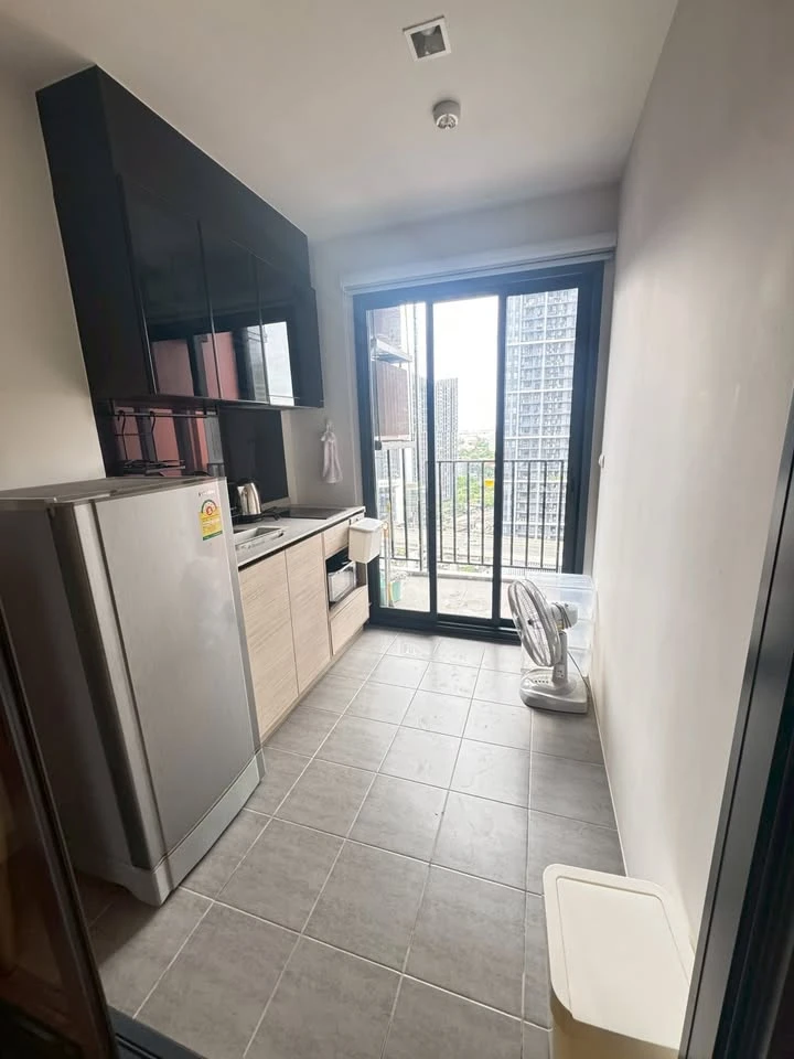 For rent: THE BASE Garden-Rama 9, 17th floor, fully furnished room, nice to live in, book now, don't miss out.