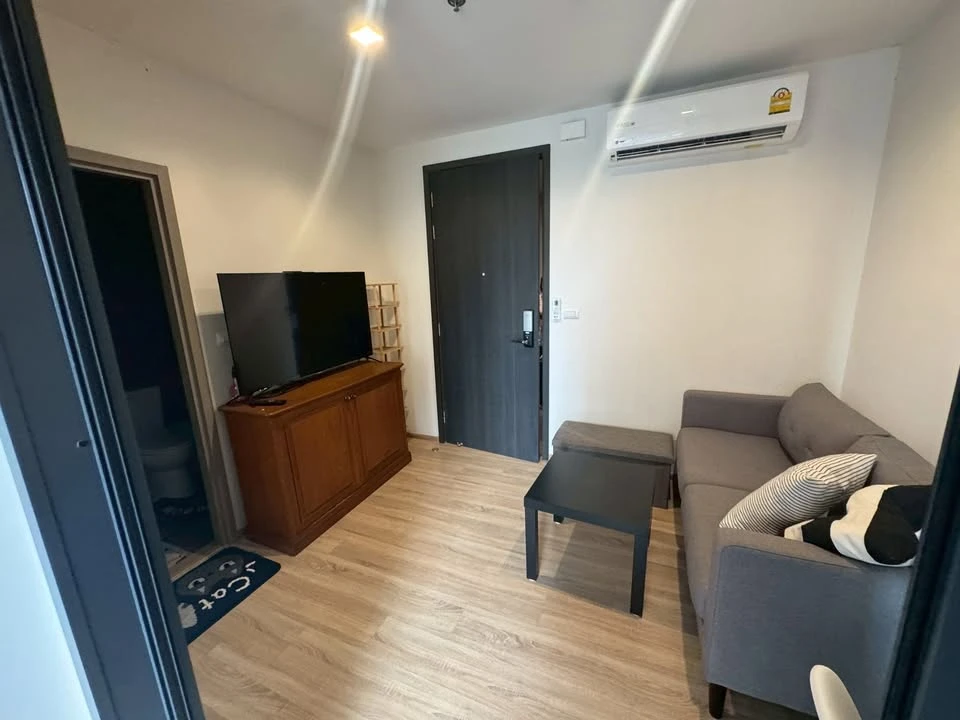 For rent: THE BASE Garden-Rama 9, 17th floor, fully furnished room, nice to live in, book now, don't miss out.