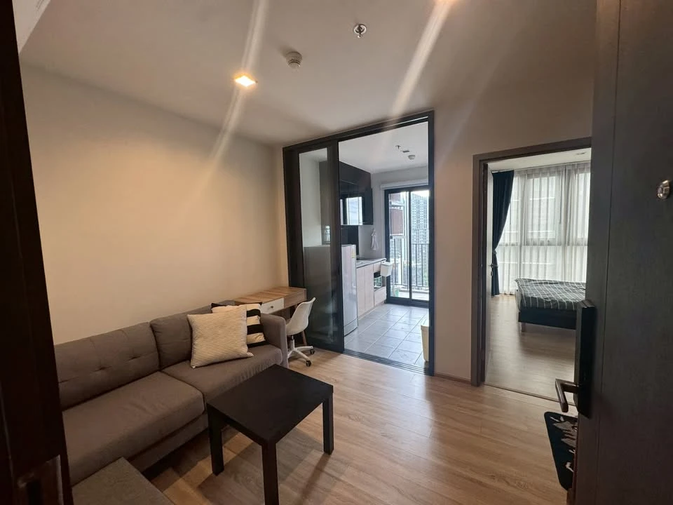 For rent: THE BASE Garden-Rama 9, 17th floor, fully furnished room, nice to live in, book now, don't miss out.
