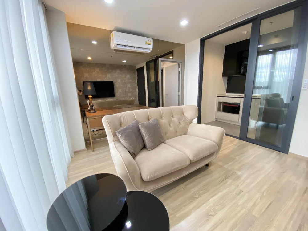 For rent THE BASE Garden-Rama 9, 6th floor, fully furnished room, ready to move in immediately, book now, don't miss out.