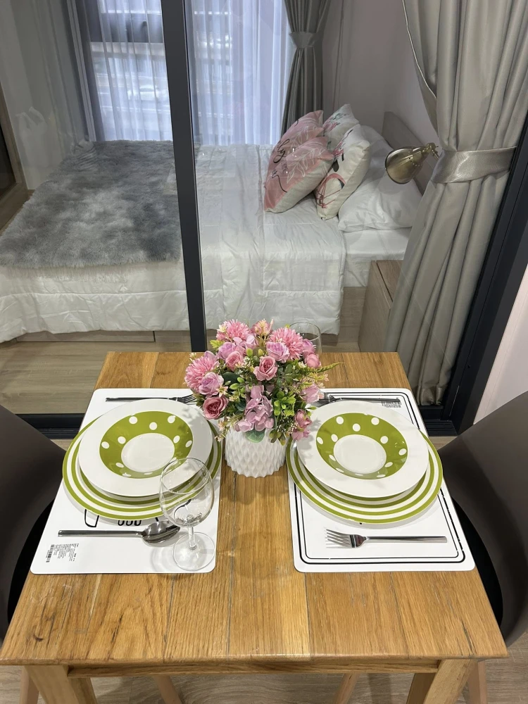 For rent: THE BASE Garden-Rama 9, high floor unit, spacious and comfortable. Book now!