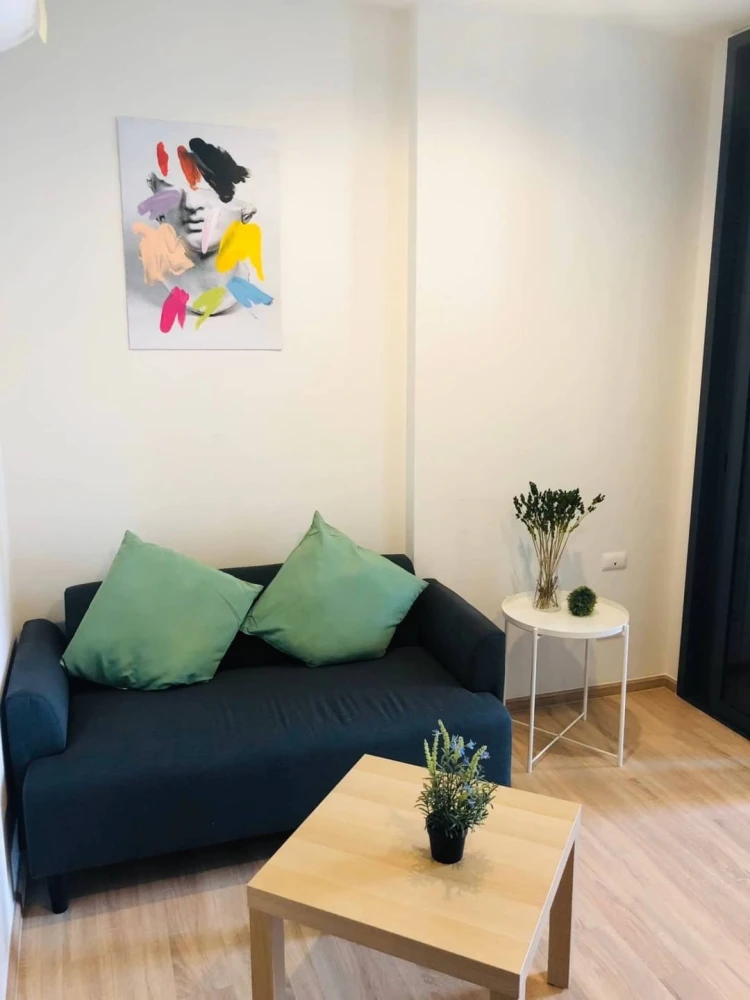 For rent: The Base Garden Rama 9, a nice room, complete with furniture and electrical appliances. You'll regret not booking it.