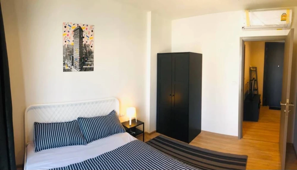 For rent: The Base Garden Rama 9, a nice room, complete with furniture and electrical appliances. You'll regret not booking it.