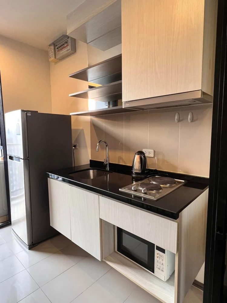 For rent: The Base Park East Sukhumvit 77, ready to move in, high floor, hurry and reserve now, fully furnished.