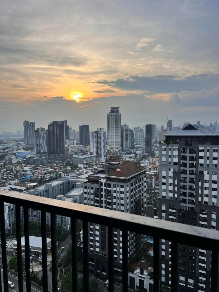 For rent: The Base Park East Sukhumvit 77, ready to move in, high floor, hurry and reserve now, fully furnished.