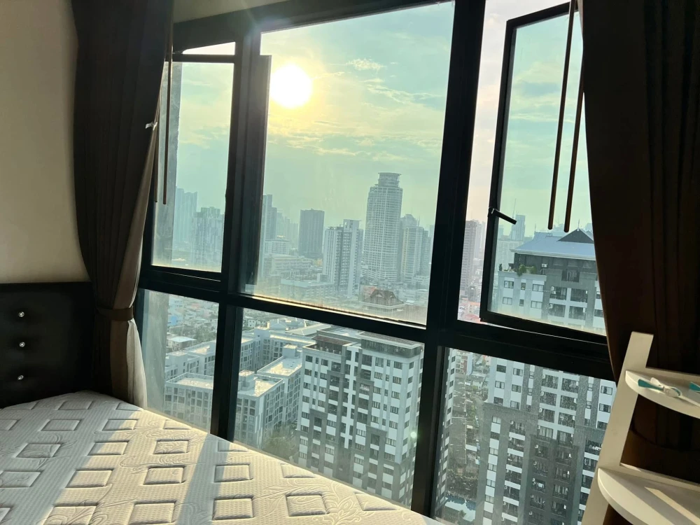 For rent: The Base Park East Sukhumvit 77, ready to move in, high floor, hurry and reserve now, fully furnished.