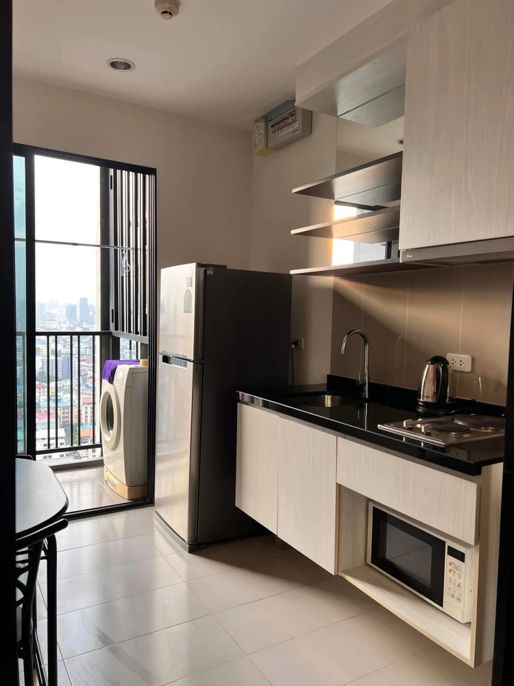 For rent: The Base Park East Sukhumvit 77, ready to move in, high floor, hurry and reserve now, fully furnished.