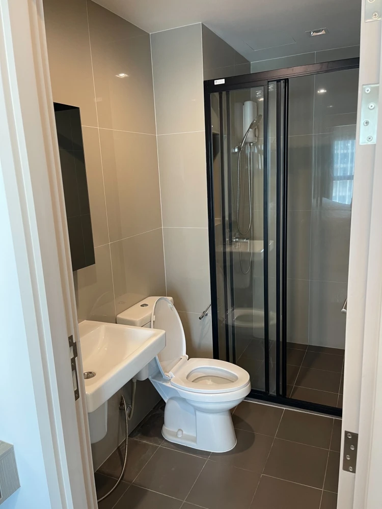 For rent THE BASE Phetchaburi-Thonglor 1 bedroom, 1 bathroom, decorated in a controlled tone, comes with complete furniture, don't miss it.