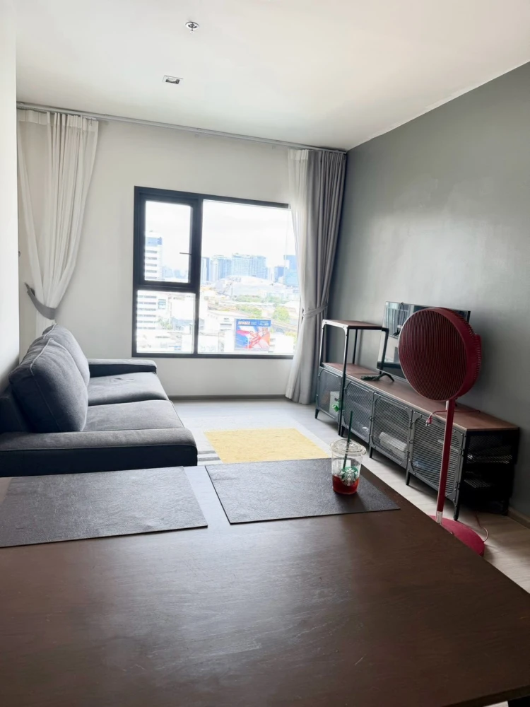 For rent: The Base Phetchaburi-Thonglor, large corner unit, fully furnished with appliances. Just bring your bags and move in!