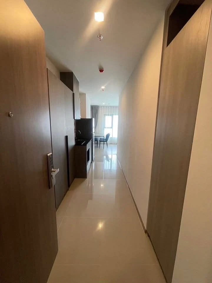 For rent: The Base Phetchaburi–Thonglor. Nicely decorated room with complete amenities. Fully furnished with appliances. Book now!