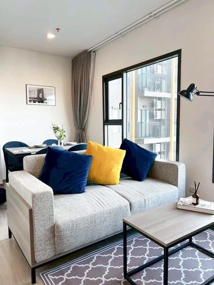 For rent: The Base Phetchaburi–Thonglor. Nicely decorated room with complete amenities. Fully furnished with appliances. Book now!