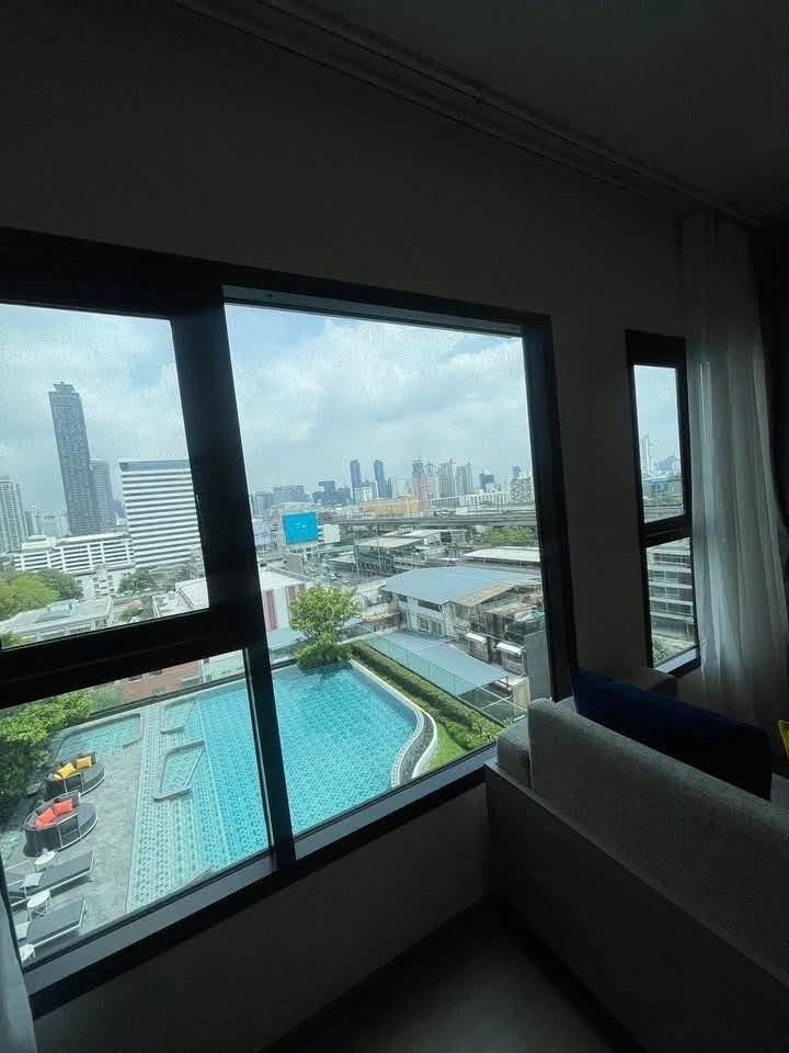 For rent: The Base Phetchaburi–Thonglor. Nicely decorated room with complete amenities. Fully furnished with appliances. Book now!