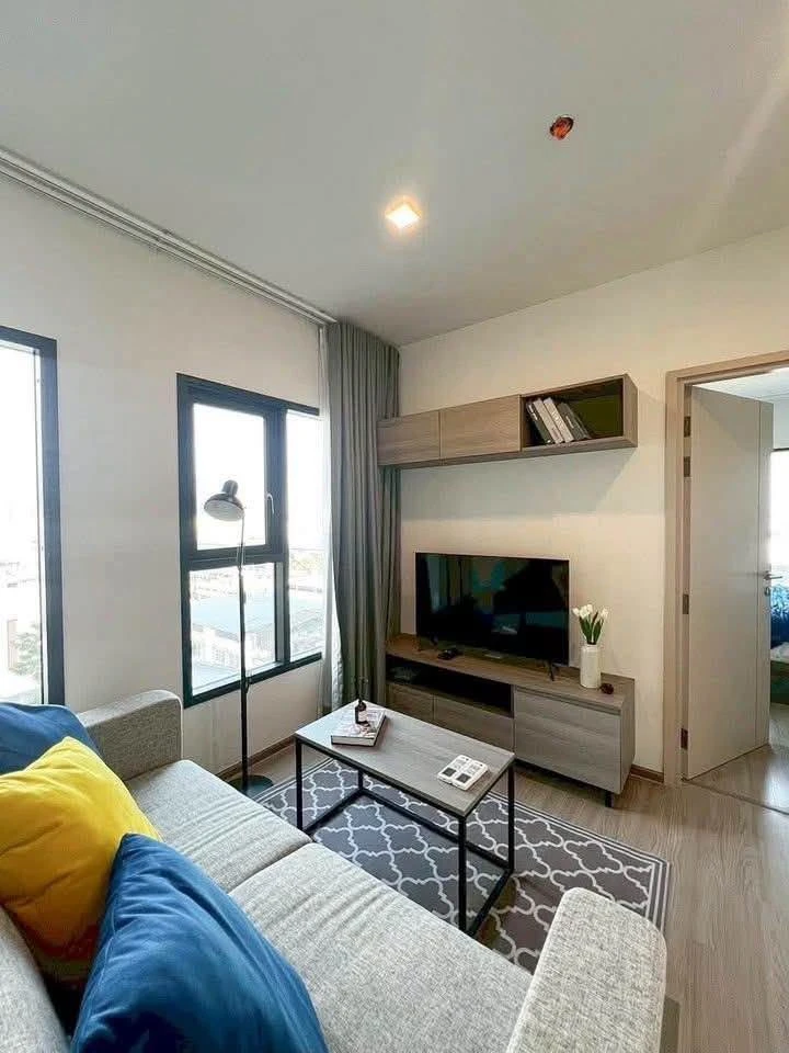 For rent: The Base Phetchaburi–Thonglor. Nicely decorated room with complete amenities. Fully furnished with appliances. Book now!