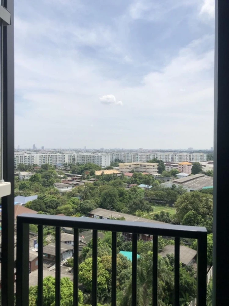 For rent: THE BASE Phetkasem, 10th floor, empty room, spacious, airy, open. If interested, hurry and reserve now.