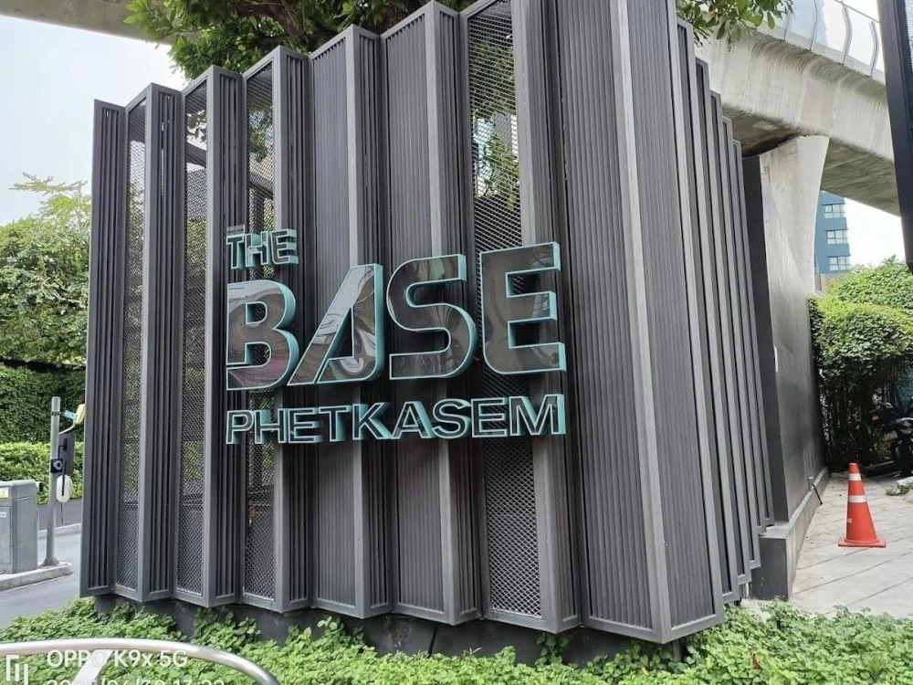 For rent: The Base Phetkasem, high floor unit, good ventilation, corner unit. Book now before it's too late! +++