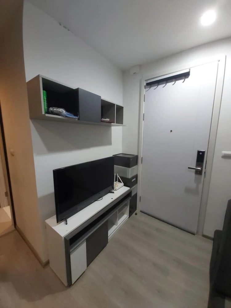 For rent: The Base Phetkasem, high floor unit, good ventilation, corner unit. Book now before it's too late! +++
