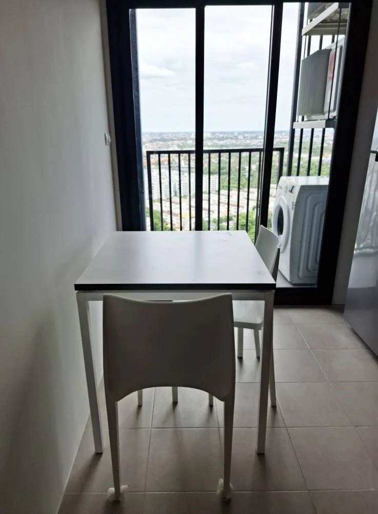 For rent: THE BASE PHETKASEM, ready to move in, fully furnished, high floor, spacious and comfortable room, reserve now.