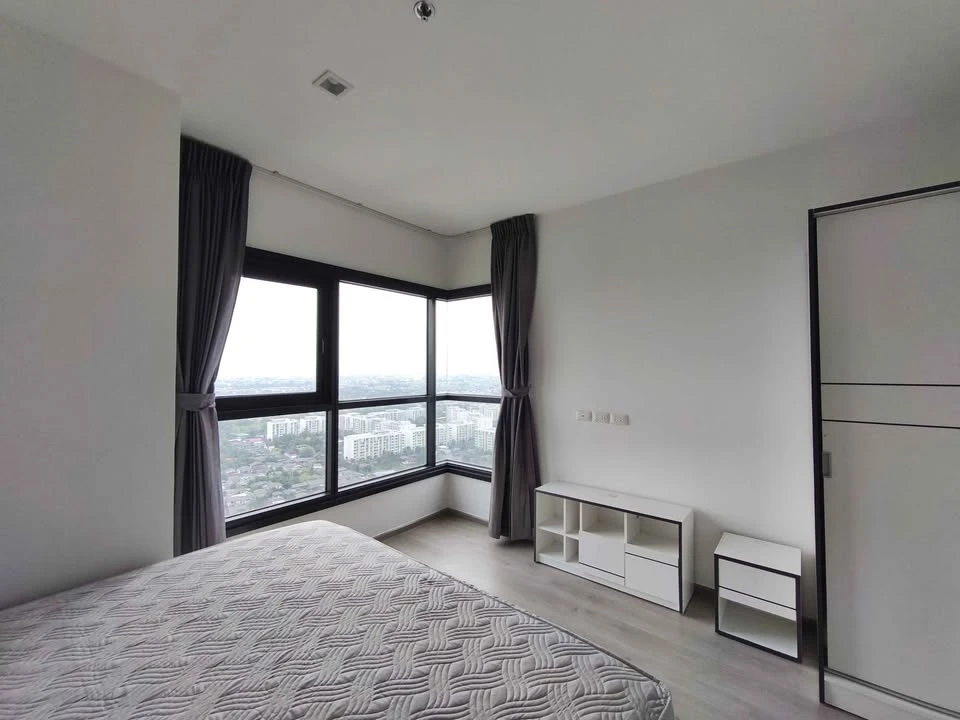 For rent: THE BASE PHETKASEM, ready-to-move-in unit, fully furnished, high floor, spacious and comfortable. Book now!