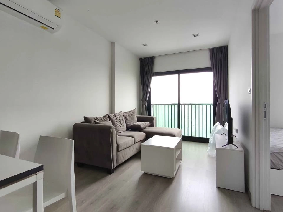 For rent: THE BASE PHETKASEM, ready-to-move-in unit, fully furnished, high floor, spacious and comfortable. Book now!