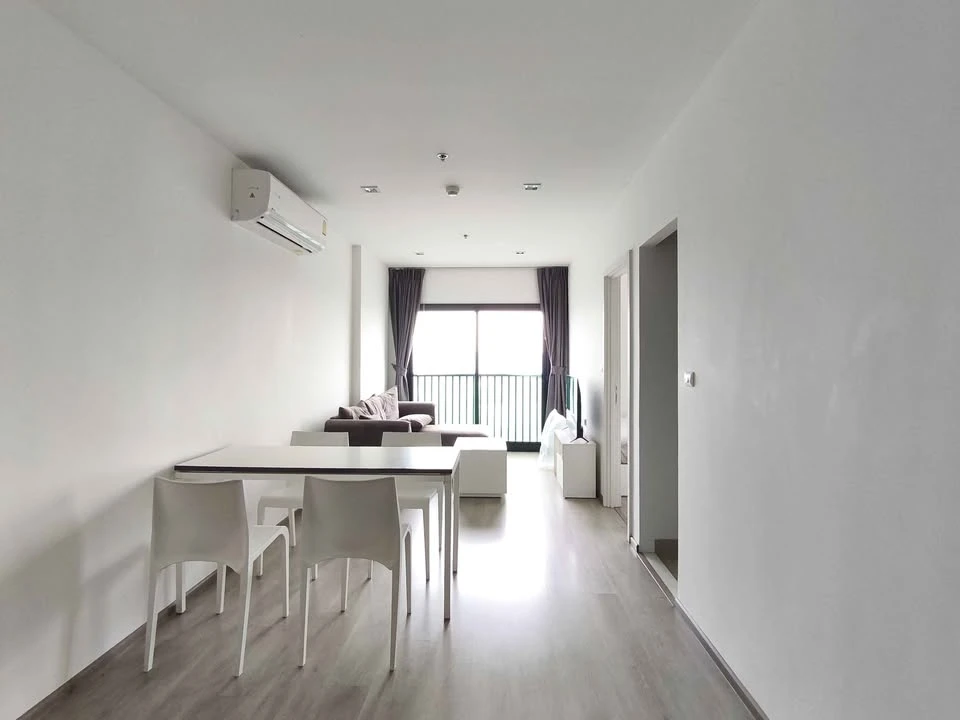 For rent: THE BASE PHETKASEM, ready-to-move-in unit, fully furnished, high floor, spacious and comfortable. Book now!