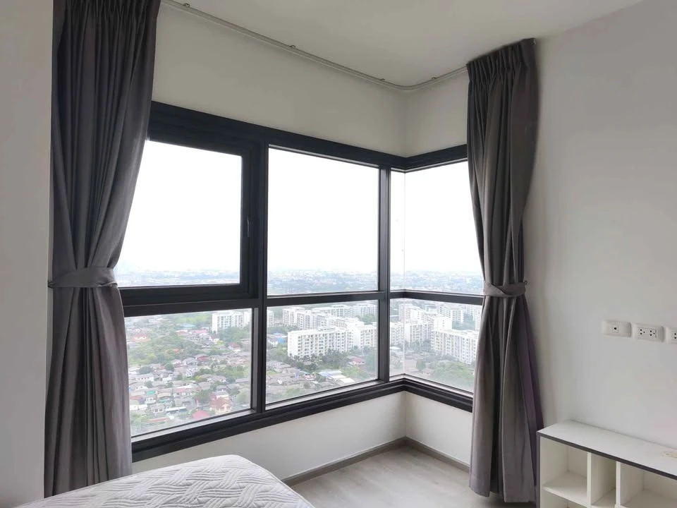 For rent: THE BASE PHETKASEM, ready-to-move-in unit, fully furnished, high floor, spacious and comfortable. Book now!