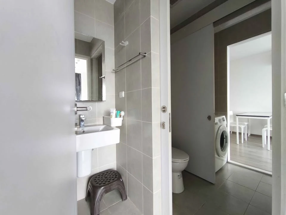 For rent: THE BASE PHETKASEM, ready-to-move-in unit, fully furnished, high floor, spacious and comfortable. Book now!