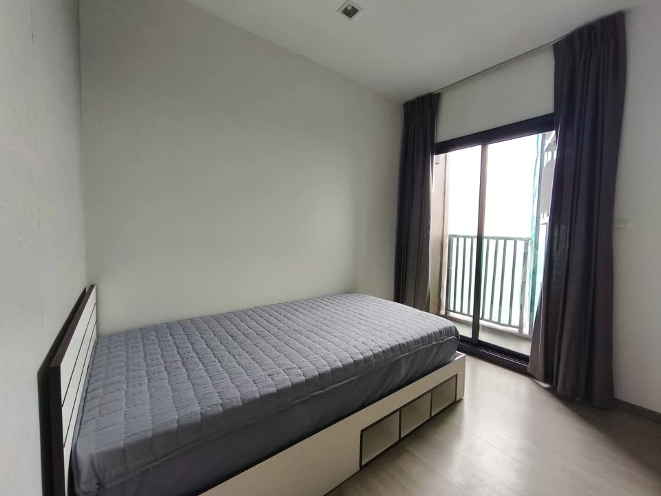 For rent: THE BASE PHETKASEM, ready-to-move-in unit, fully furnished, high floor, spacious and comfortable. Book now!