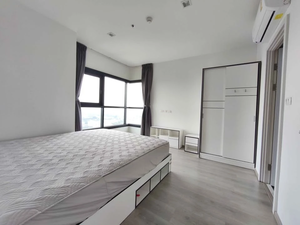 For rent: THE BASE PHETKASEM, ready-to-move-in unit, fully furnished, high floor, spacious and comfortable. Book now!