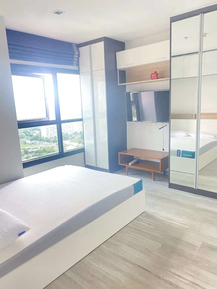 For rent/sale: THE BASE Phetkasem, corner unit offering privacy, spacious living area, prime location, and stunning views. Don't miss out!