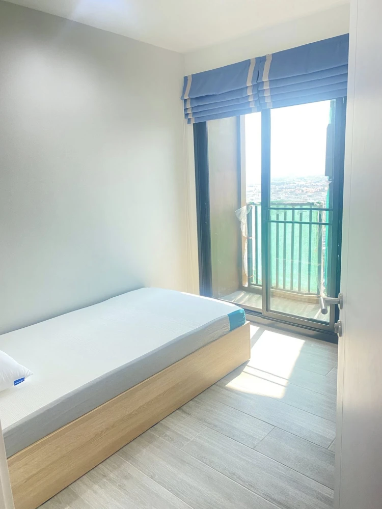 For rent/sale: THE BASE Phetkasem, corner unit offering privacy, spacious living area, prime location, and stunning views. Don't miss out!